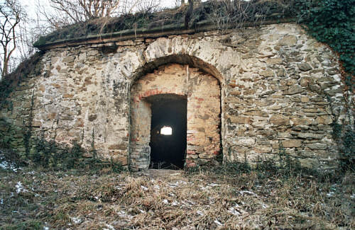 Pozostałości bastejowych umocnień  zamku w Ciepłowodach