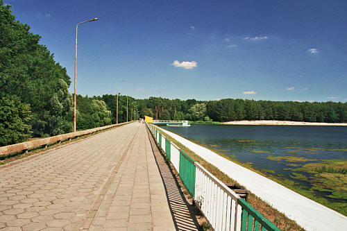 Zapora na jeziorze Gołuchowskim