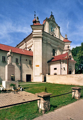 Kościół i klasztor pw. Nawiedzenia Najświętszej Marii Panny i pomnik Jana Pawła II 