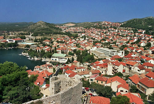 Widok chorwackie miasto z fortecy św. Anny wzniesionej przez Wenecjan w XV wieku