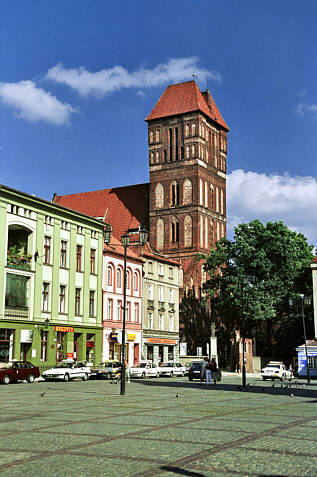 Gotycki kościół św. Jakuba wzniesiony przez Krzyżaków w XIV wieku na nowym rynku