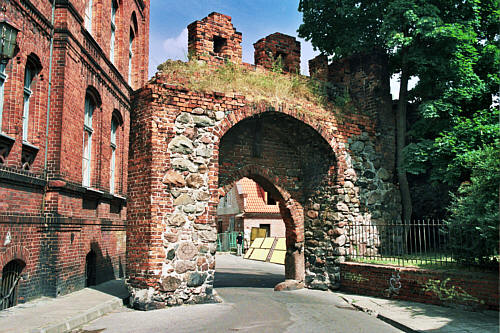 Jedna z bram miejskich  przy zamku krzyżackim