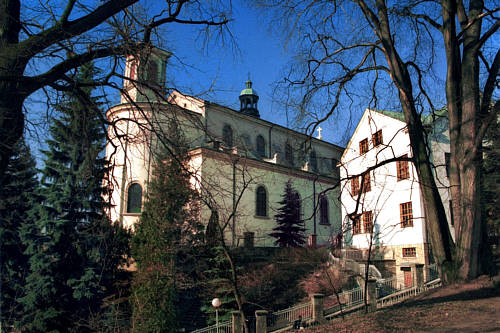 Neorenesansowy kościół parafialny  p.w. Narodzenia Najświętszej Marii Panny z XIX wieku