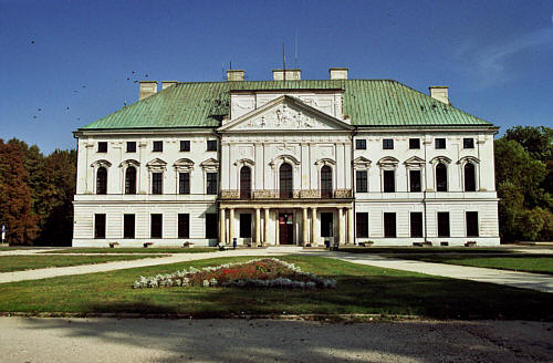 Pałac Sanguszków z XVIII w. przebudowany z dawnego zamku Firlejów