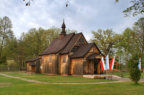 Kościół parafialny św. Wojciecha Biskupa w Momotach Górnych
