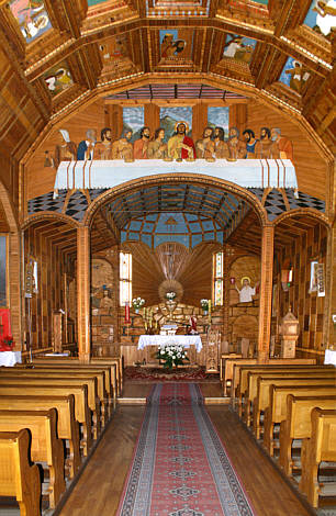 Wnętrze kościoła w Momotach Górnych