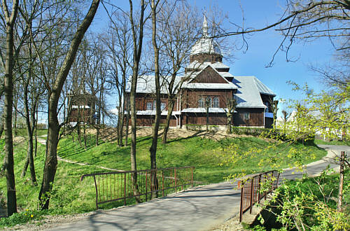 Drewniana cerkiew greckokatolicka pw. Soboru Bogarodzicy  wzniesiona w 1922 r.
