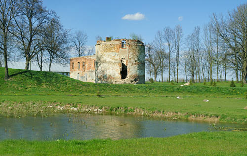 Zamek Fredrów z XVI wieku we Fredropolu