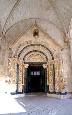 Portal główny w katedrze