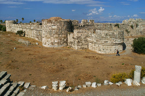 Warownia posiadał dwie linie murów z basztami i bastionami