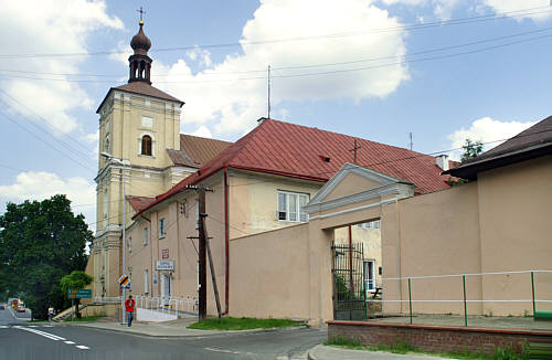 Klasztor pofranciszkański z kościółem Św. Trójcy z pocz. XVII wieku
