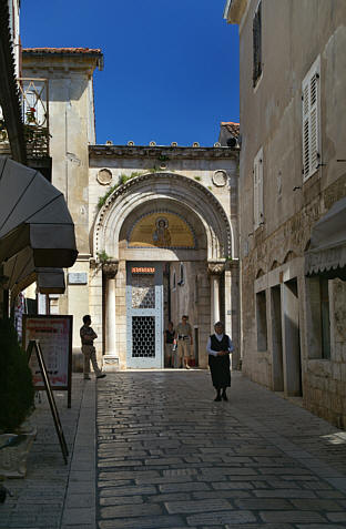 Ulica prowadząca do bazyliki Eufrazjusza (Eufrazjana) - zabytku wpisanego na Listę Światowego Dziedzictwa UNESCO