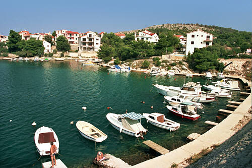 Port we wiosce nad Adriatykiem