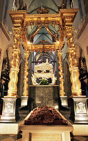 Trumna  z relikwiami św. Wojciecha