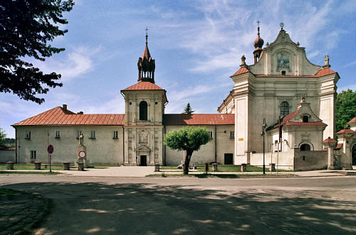 Barokowy kościół i klasztor tworzące Sanktuarium Maryjne