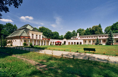 Pałac w Krasnobrodzie powstały z przebudowy starszego dworu obronnego