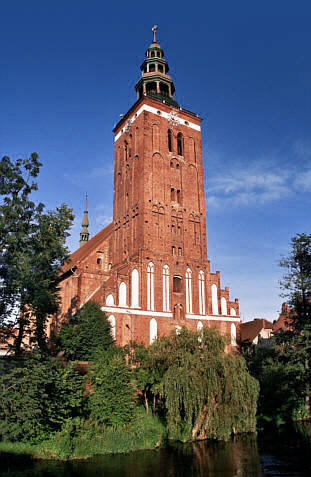 Kościół pw. św. św. Piotra i Pawła z II poł. XIV wieku nad rzeką Łyną