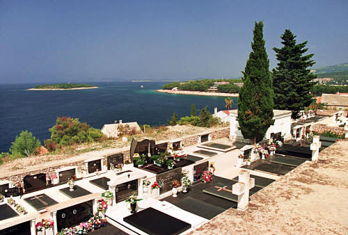 Cmentarz w najwyższym punkcie wyspy Primosten