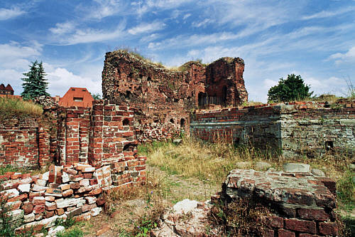 Ruiny krzyżackiego zamku z XIII w.