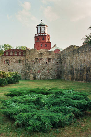 Mury miejskie i wieża ratuszowa (Brama Krakowska)