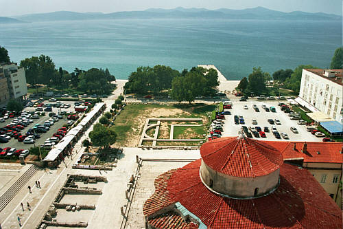 Widok z wieży katedry św. Anastazji na morze Adriatyckie