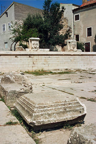 Detale architektoniczne pozostałe po forum rzymskim