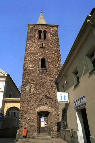 Baszta Rycerska z XIV wieku przekształcona na dzwonnicę w XIX wieku