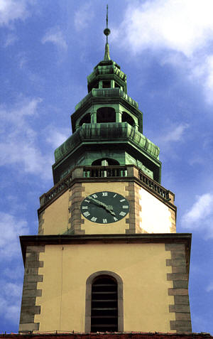 Szczyt wieży z zegarem