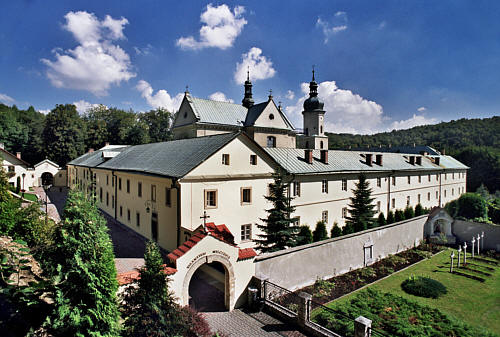 Klasztor karmelitów bosych i kościół św. Eliasza, ufundowany przez Agnieszkę z Tęczyńskich Firlejową w 1631 r.