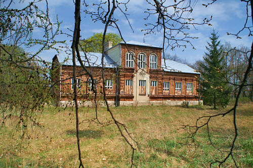 Przed wojną mieszkał tu Józef Kiersnowski.