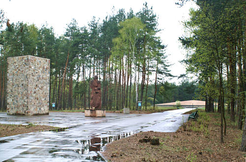 Pomniki w hołdzie pomordowanym przez Niemców w latach 1942-43 