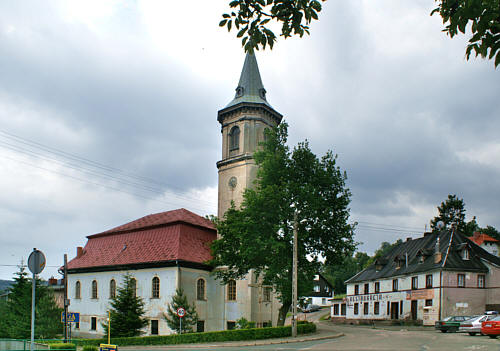 Barokowy kościół filialny p.w. Niepokalanego Serca NMP  z XVIII wieku, dawniej świątynia ewangelicka