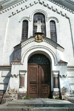 Wejście do cerkwii - obecnie obiekt jest zamknięty bo w remoncie