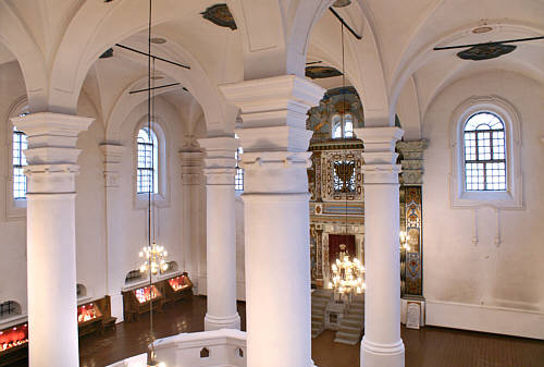 Wnętrze Wielkiej Synagogi oglądane  z piętra