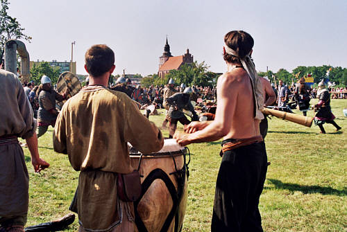 Wielka bitwa Wikingów ze Słowianami - bębniarze zagrzewają do boju