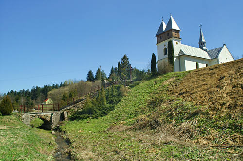 Kościół na wzgórzu z początku XX w.
