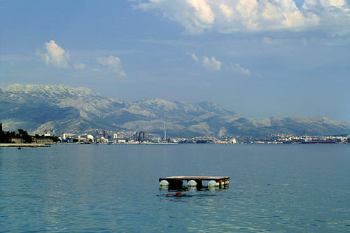 Kaśtel Kambelovac -  widok na przemysłową część Splitu
