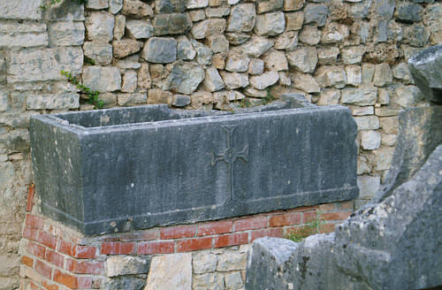 Inne grobowce chrześcijańskie wykopane spod bazyliki