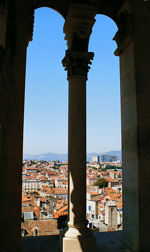 Widok z romańsko-gotyckiej dzwonnicy