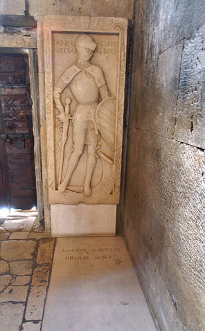 Krypta grobowa - w katedrze chowani byłi rycerze chorwaccy