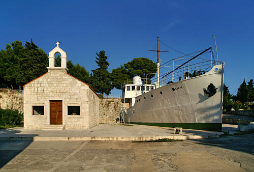 Kaplica  i statek na terenie fortu