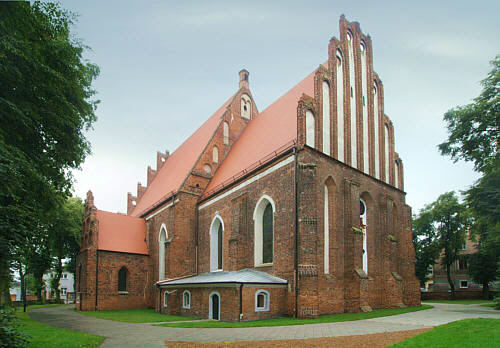 Gotycki kościół Podwyższenia Świętego Krzyża z XV w.