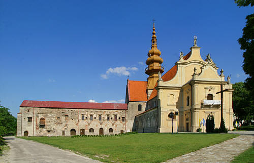 Pozostałości opactwa cystersów z XIII wieku - kościół i jedno skrzydło klasztorne