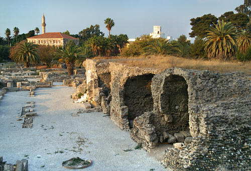 Rzymska agora a w tle meczet z XVIII w.