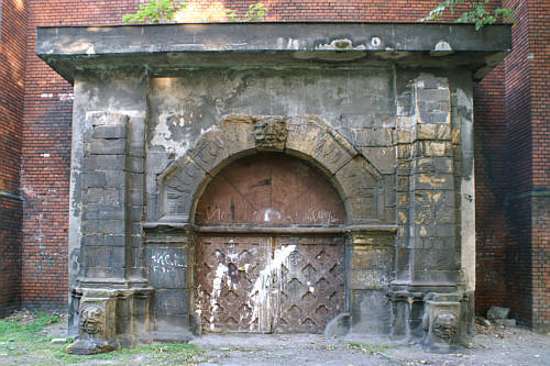 Portal od bramy północnej z XVII w.