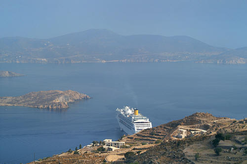 Widok na Morze Egejskie spod najwyżej położonego klasztoru św. Jana Ewangelisty w miejscowości Chora