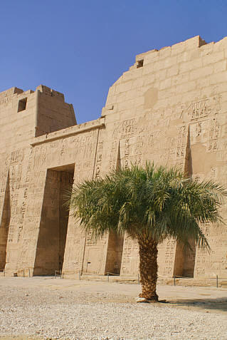 Była to największa świątynia Ramzesa III i druga w ogóle (po Karnaku)