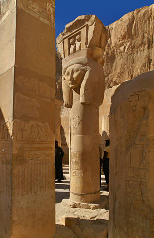Kolumna z głową Hathor
