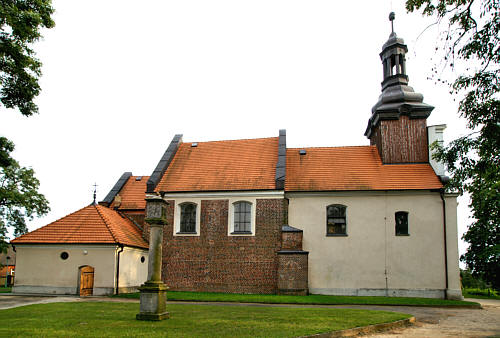 Kościół,  jedną z najstarszych w Wielkopolsce świątyń ceglanych i miejsce pielgrzymek do świętej figury Matki Bożej