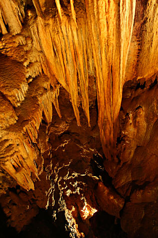 Wnętrze jaskini - w dół prowadzi kilkusetmetrowa otchłań